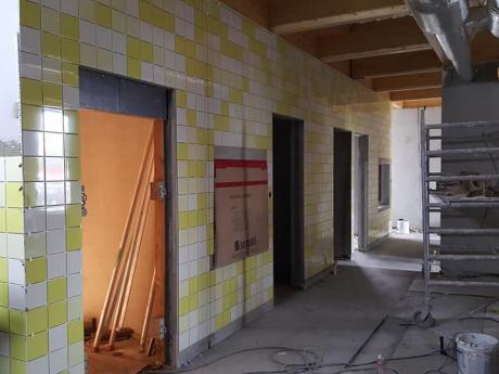 maart 2019 : betegeling van de muren