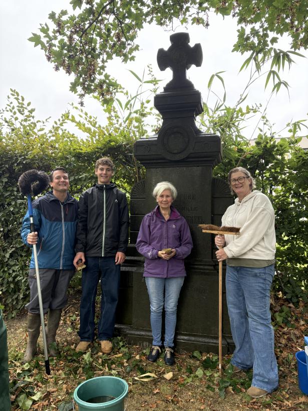 poetsactie oude begraafplaats