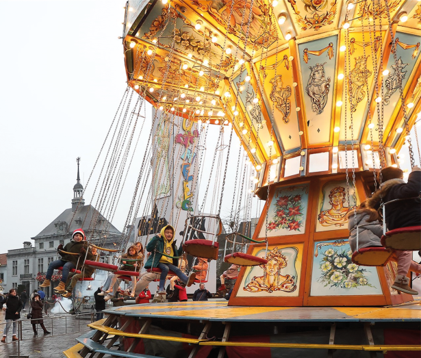 Zweefmolen Winterlicht